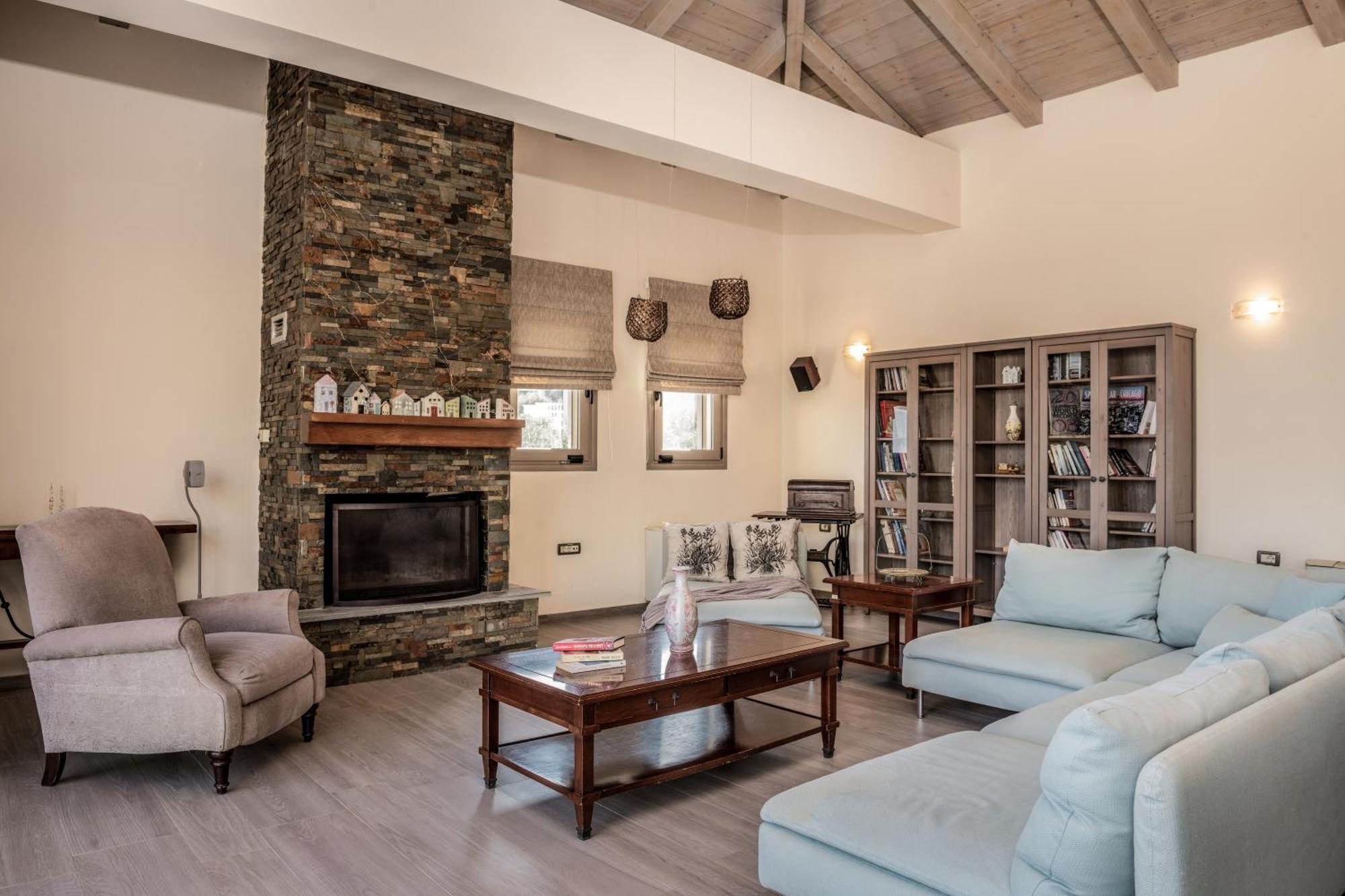 Astarte - Stilvi 4 Bedroom Private With Pool *
